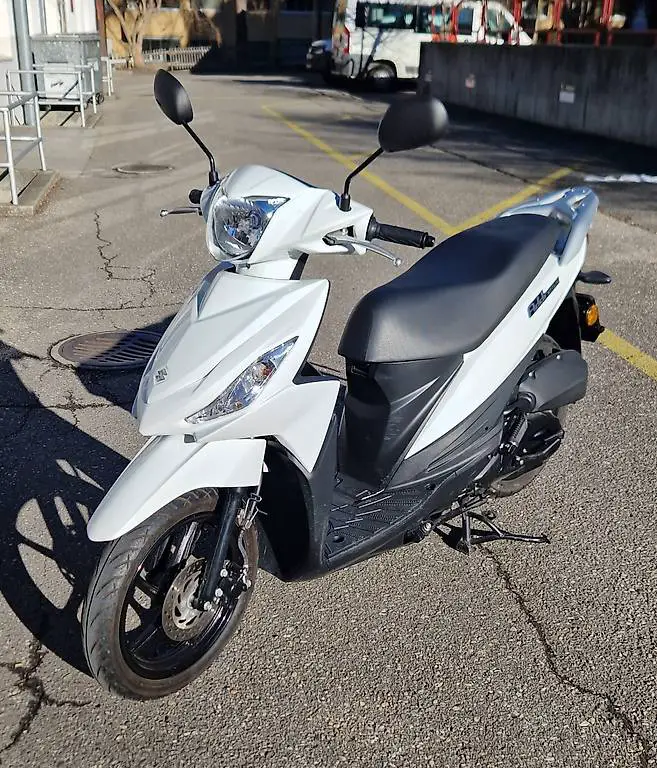 Suzuki UK 110 Weiss, Top Zustand, 31.01.25 MFK