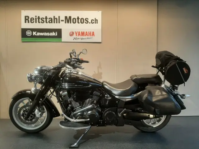 YAMAHA XV 1900 Midnight Star