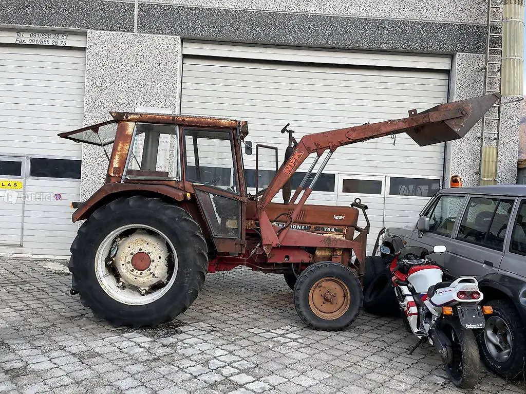  trattore international 744