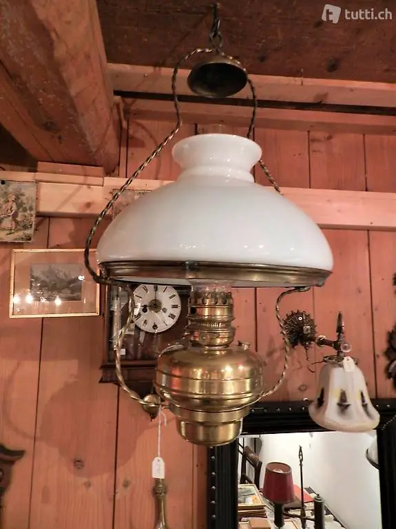 grosse Deckenpetrollampe