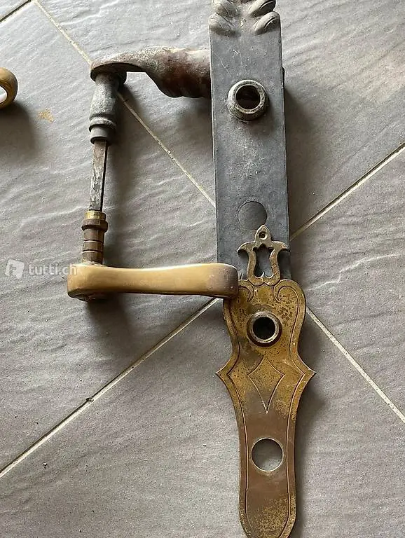 Alte Tür Vollmessingbeschläge