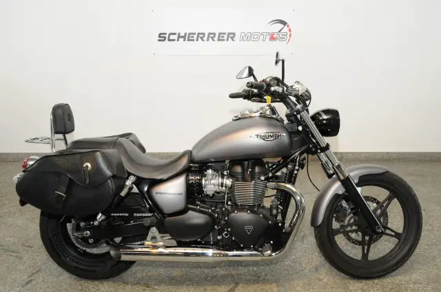 TRIUMPH Speedmaster 900