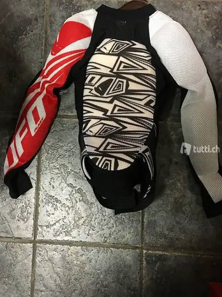 Neuer UFO Brustschutz