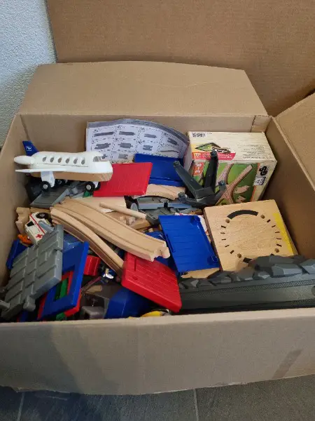 Briobahn: Grosses Set Eisenbahn, Zug mit Holzschienen