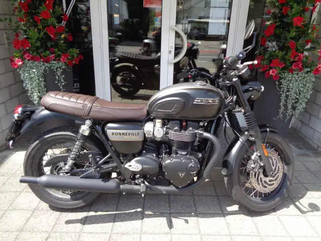 TRIUMPH Bonneville T120 Black Gold Line