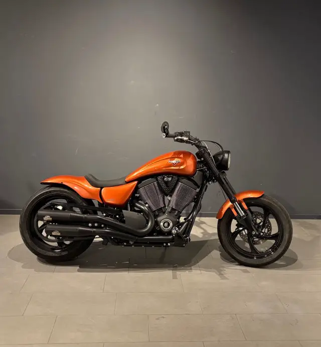 victory hammer 8 ball