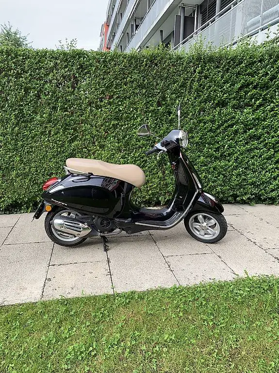 Vespa Primavera 125 - ABS, neue Reifen, MFK Juni 2024