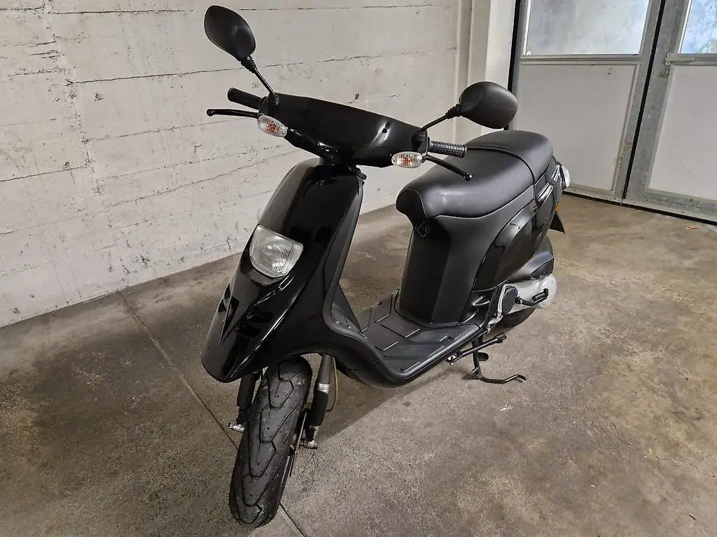 Roller PIAGGIO Typhoon X50F schwarz