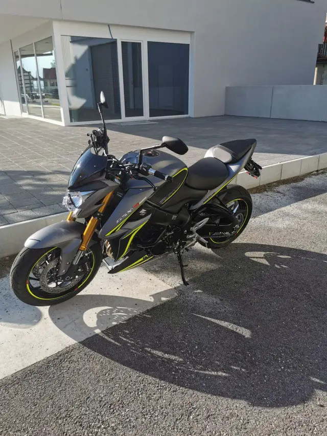 suzuki gsx-s 1000 a