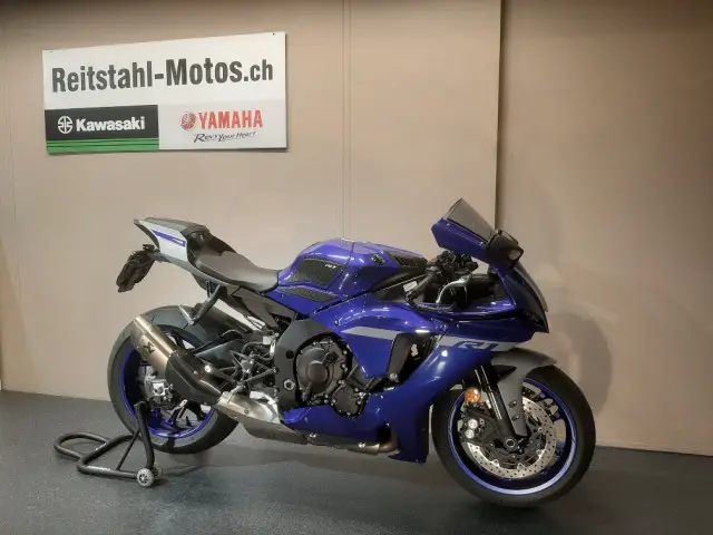 YAMAHA R1