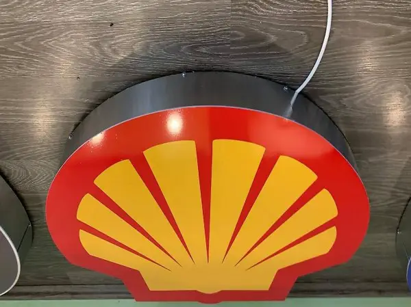 LEUCHTREKLAMEN: OTIGINAL "SHELL" MUSCHEL LEUCHT KASTEN.