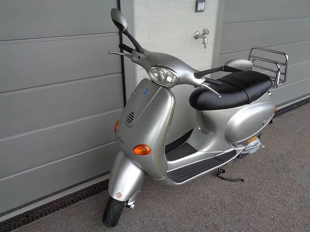 Piaggio Vespa 125 ET4