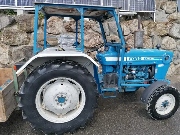 Traktor Ford Economy