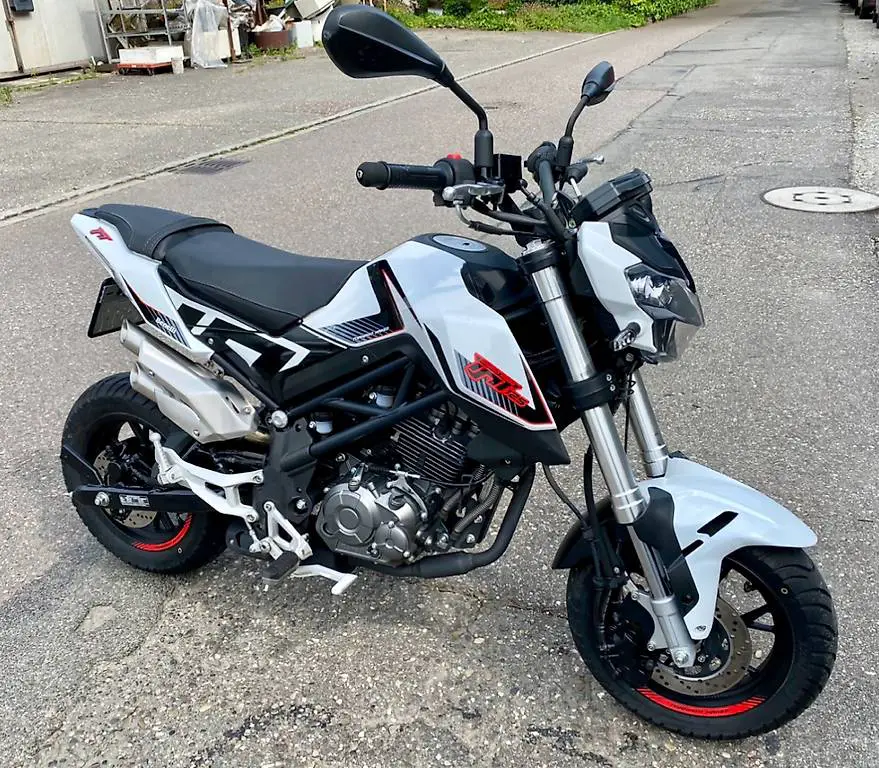 Benelli TNT 125 Motorrad