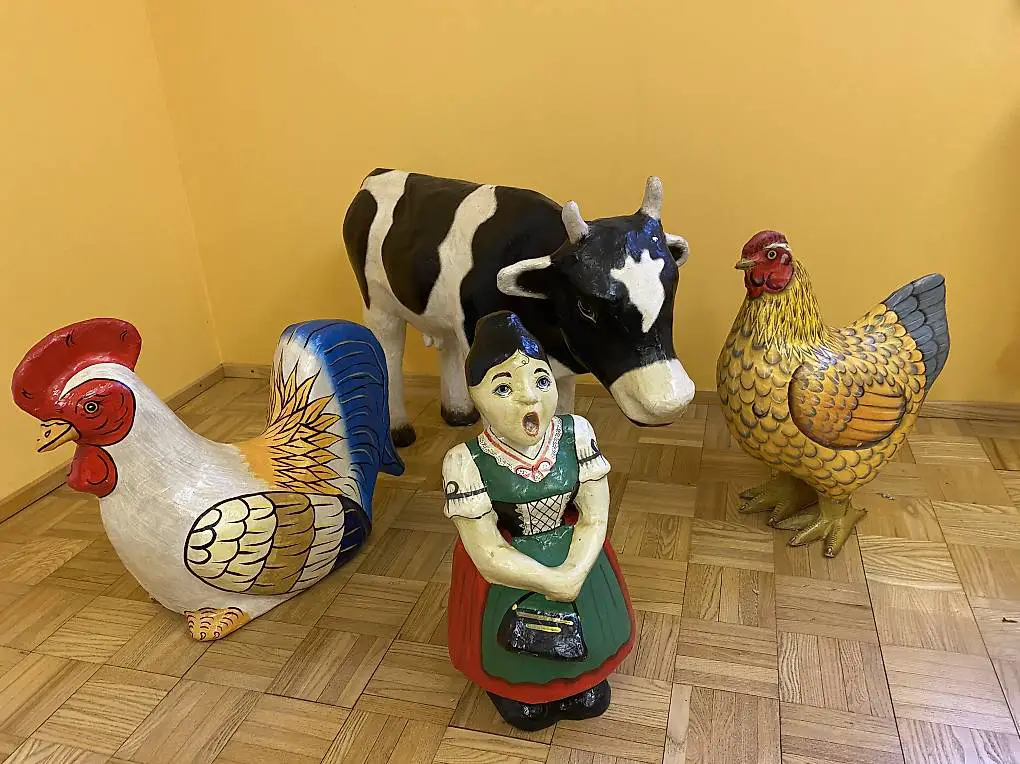 Bauernhof mit Jodlerin