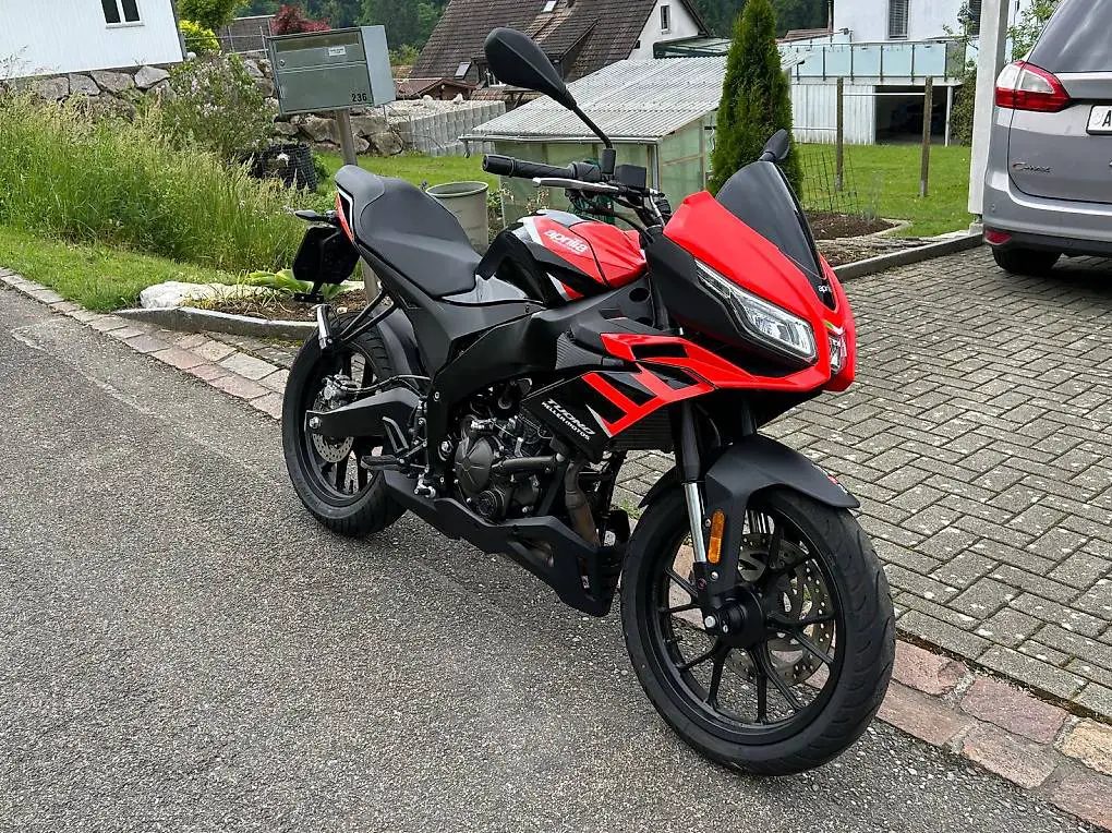 aprilia tuono 125 abs