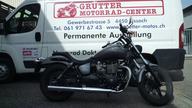 TRIUMPH Speedmaster 900