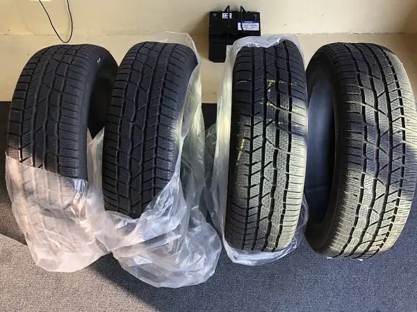 4 WINTERREIFEN: CONTINENTAL 235.45.R19. M+S. PROFIL: 7 MM.