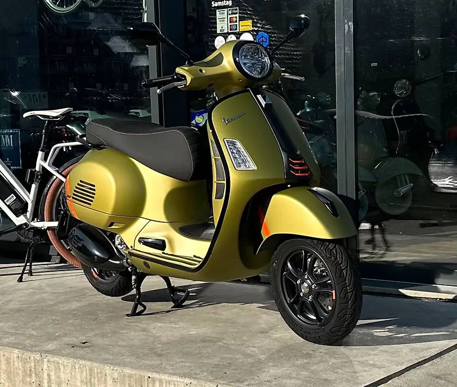 Piaggio Vespa GTS 300 Super Sport