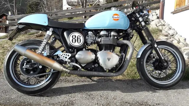 triumph thruxton 900