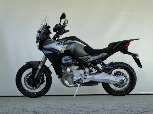 moto guzzi stelvio