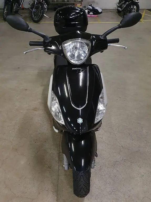 Piaggio Fly 125 schwarz
