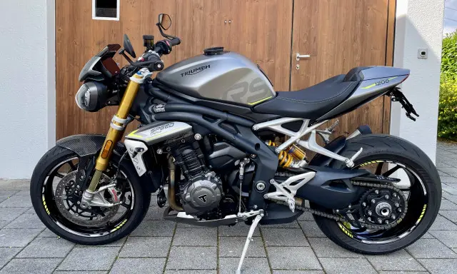 triumph speed triple 1200 rs