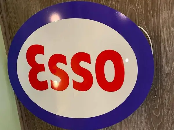 LEUCHTREKLAMEN: ESSO LEUCHTKASTEN. LED LICHT. 90 CM.