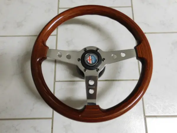 Alfa Romeo Sport Holzlenkrad inkl. Nabe