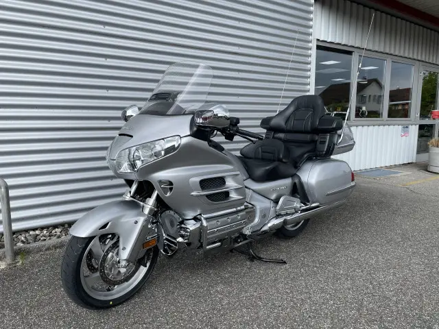 honda gl 1800 gold wing