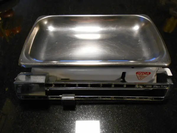 Küchenwaage mit Babyschale