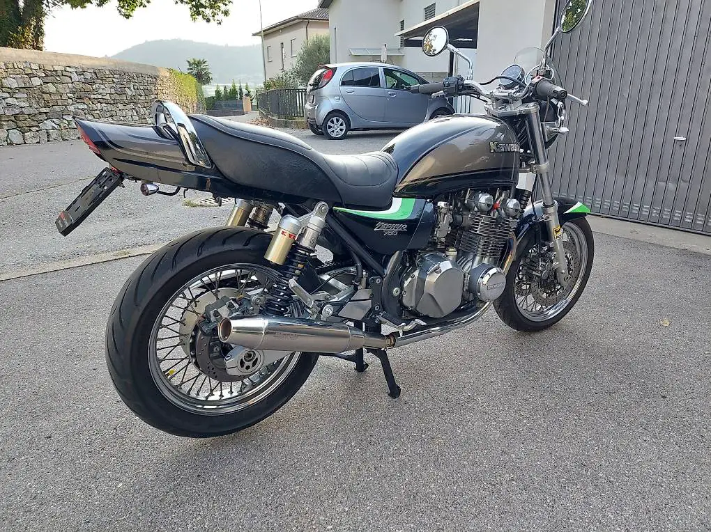 kawasaki 750 zephir con ruote a raggi - vintage