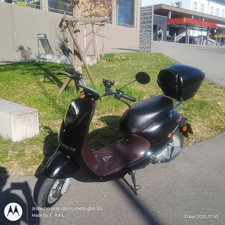YADEA E-Scooter,50 km/h, TopHelm-Topcase gratis dazu