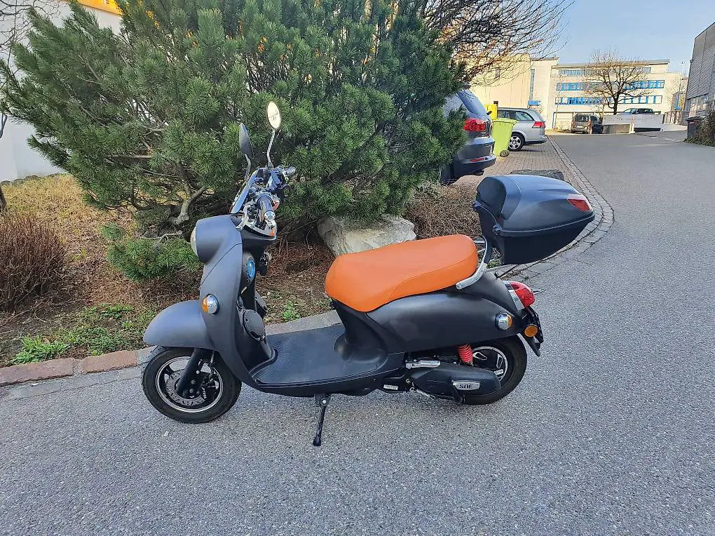 Elektro Roller matt schwarz/orange