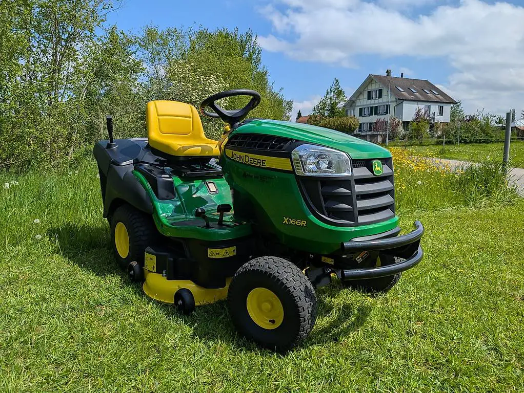 Rasentraktor *JOHN DEERE*