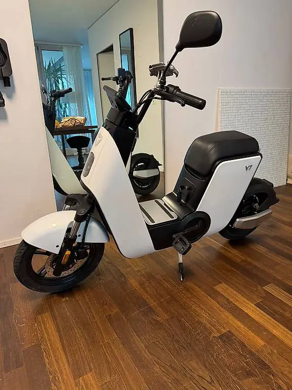 Yadea V7 Electro Scooter