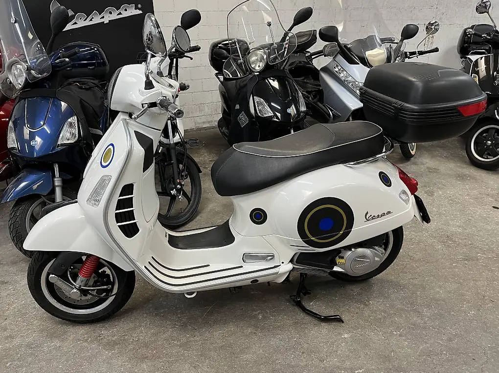 Vespa 125 Gts weiss und losfahren
