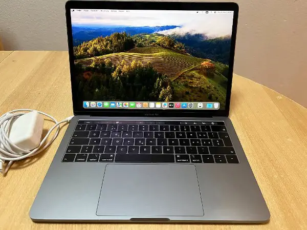 MacBook Pro 2018 Touch Bar 13 Zoll Retina