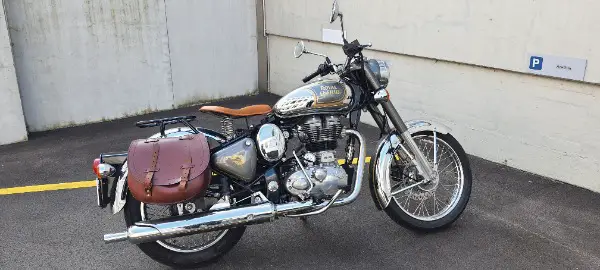 Motorrad in silbergrau/chrome: 500ccm, 1Zylinder Bullet