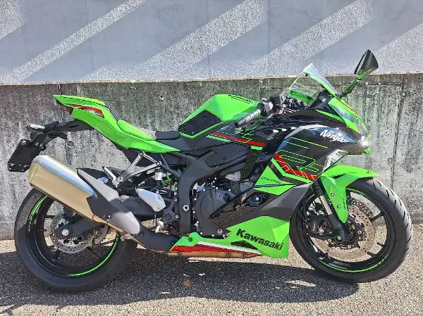 KAWASAKI Ninja ZX-4RR ABS 2024 mit Zubehör Neuwertig