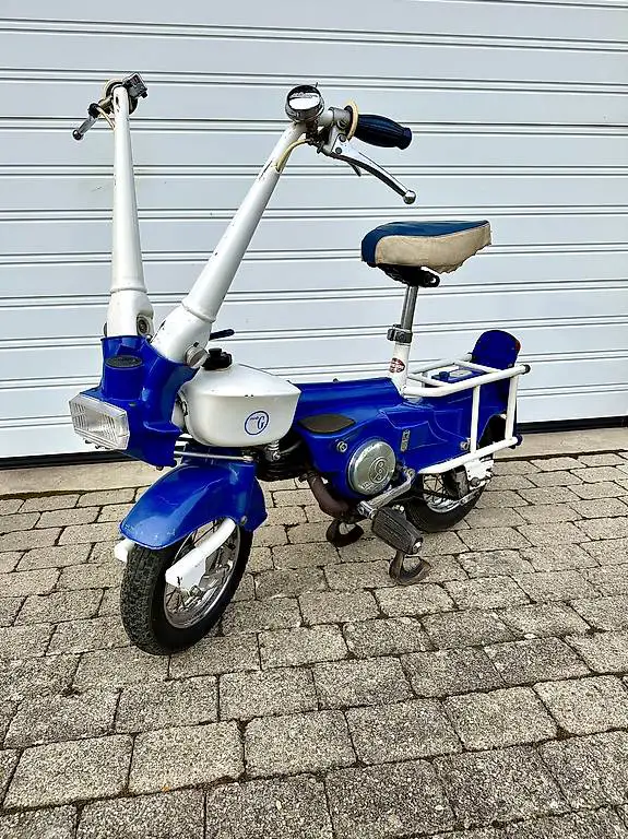 Motograziella mit Sachs Motor Klappmofa Camping