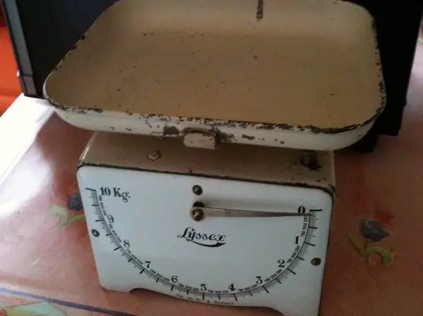 Küchenwaage mit Email Schild Scala 10 Kg