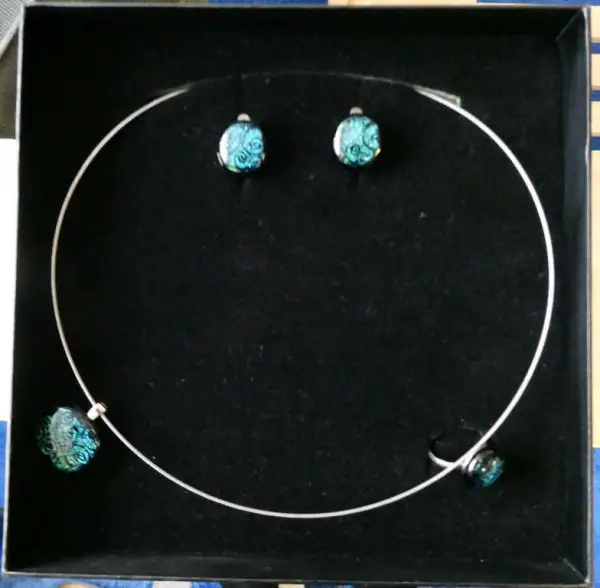 Schmuckschachtel schwarz mit Samt ausgelegt 17x17x3cm