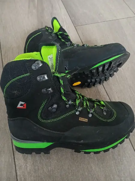 Neue Sicherheitsschuhe