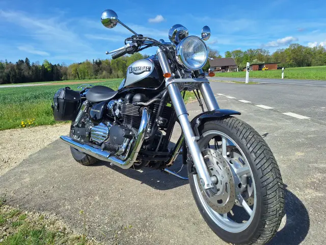 TRIUMPH Speedmaster 900