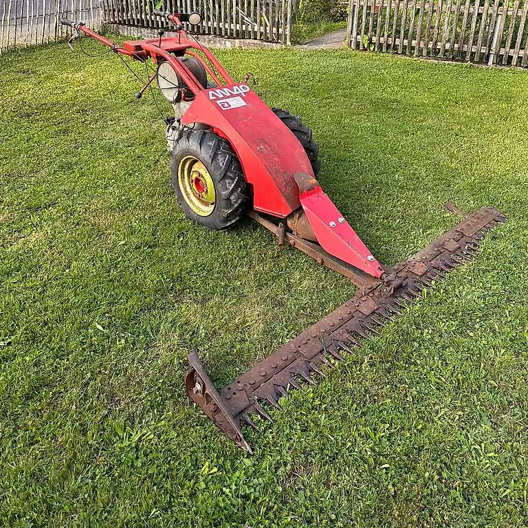 Aebi AM 40 mit Messerbalken und Schneeschild