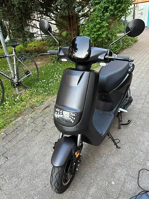Elektroroller Luxxon XT2000 praktisch neu nur 1101 km