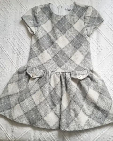 Warmes Kleid von Mayoral in Grösse 7 / 122 mit Jacke