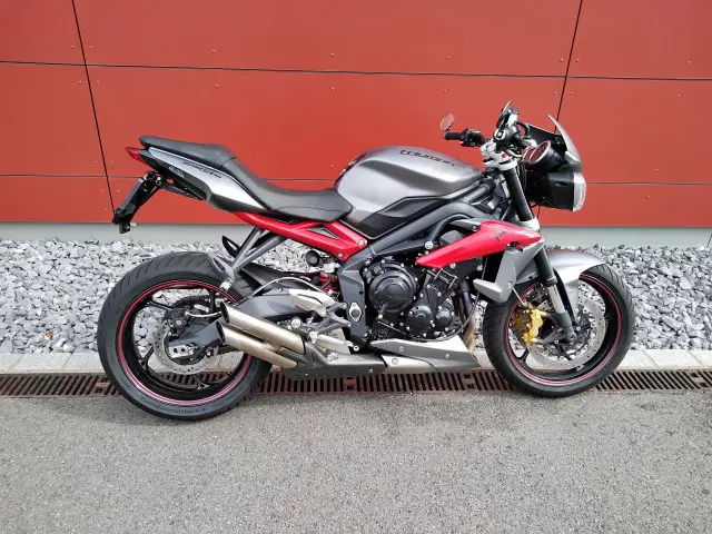 TRIUMPH Street Triple 675 R