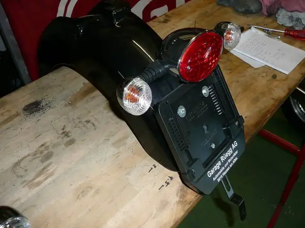  Moto Guzzi V7 Heck-Fender mit Rücklicht und Blinker